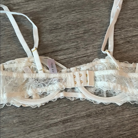 NWT Urban Outfitters White Lace Lingerie Set - Picture 5 of 5